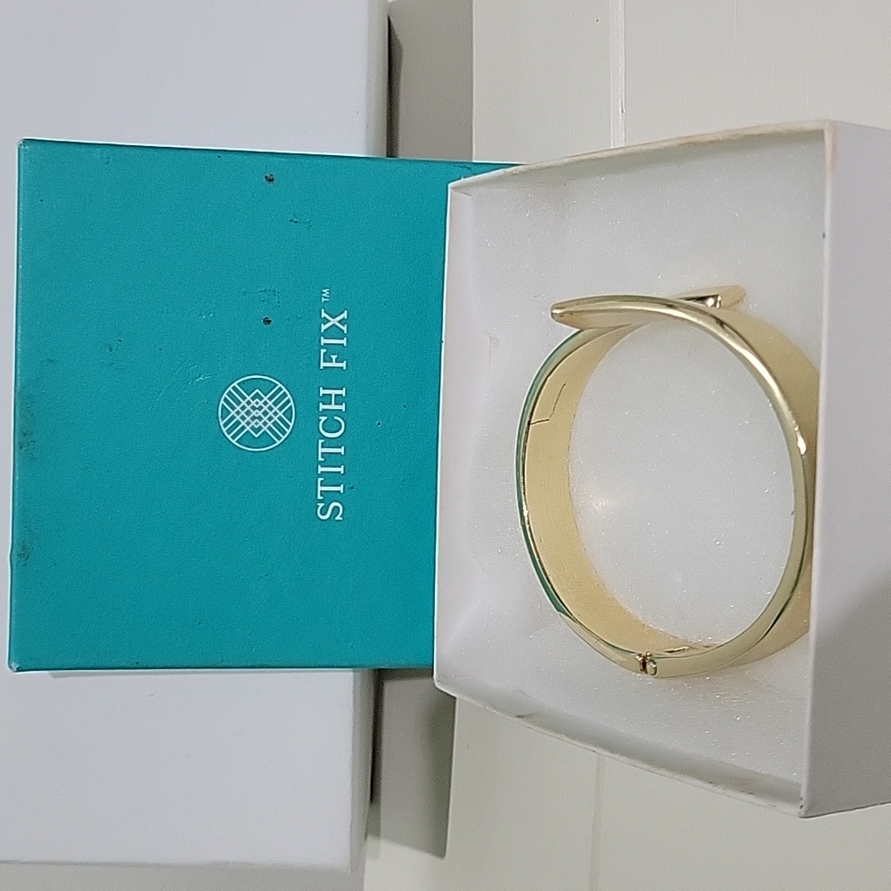 Bancroft Carter Twisted End Cuff/bangle